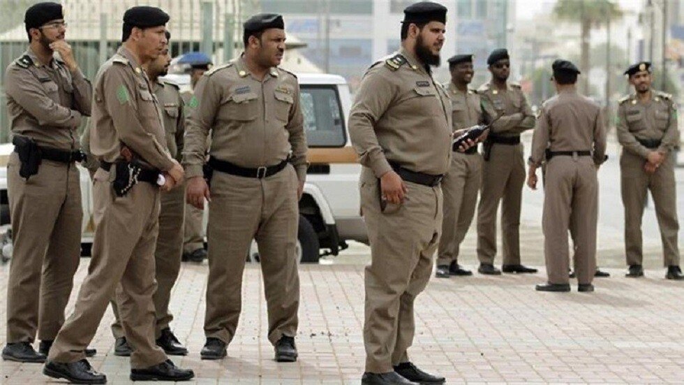 السلطات السعودية تتحرك ضد متورطين بنشر فيديو "نزع العباءة"