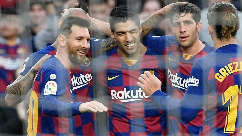 برشلونة ينفرد بالصدارة برباعية في شباك ألافيس (فيديو)