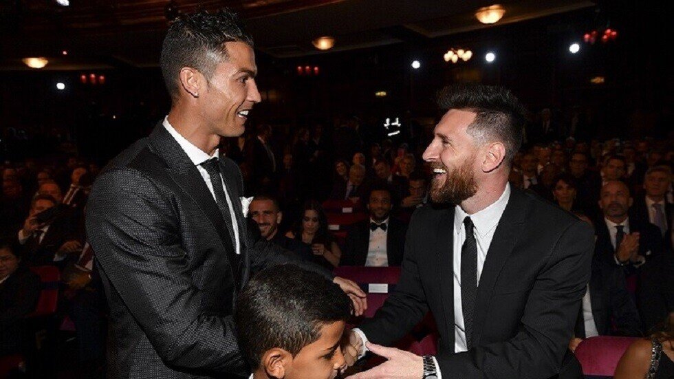 رونالدو يسمي أفضل لاعب في العالم ويكشف سبب شربه الكحول ذات مرة!