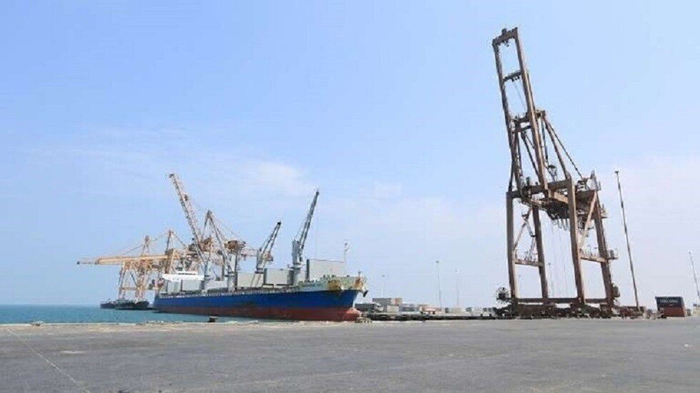 الحوثيون يتهمون التحالف العربي باحتجاز 9 سفن وقود وأخرى غذاء