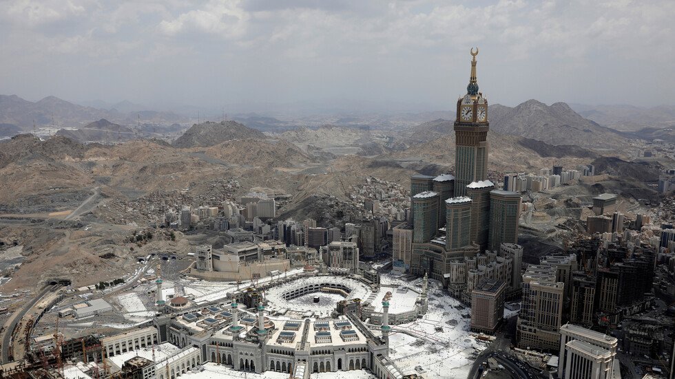 إيران: نخوض مفاوضات مع السعودية بشأن الحج وعلى المملكة قبول شروطنا