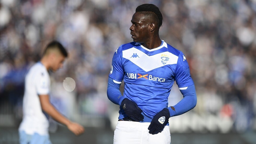 الاتحاد الإيطالي يعاقب لاتسيو بعد إساءة جماهيره لبالوتيلي