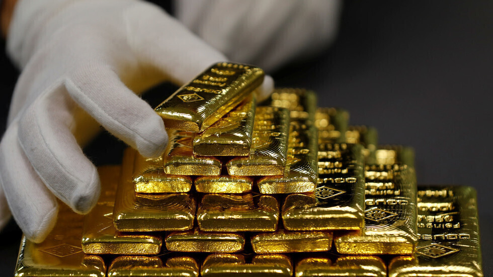 الذهب يهبط مع تلاشي توترات الشرق الأوسط