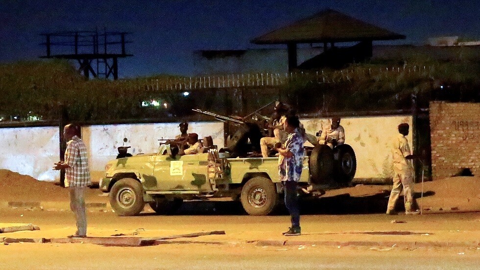 مصدر أمني سوداني لـRT: الجيش أمهل المتمردين 4 ساعات لإخلاء مقرات هيئة العمليات في الخرطوم