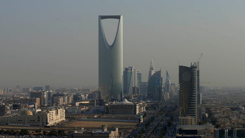 السعودية تدعو المجتمع الدولي لإلزام إيران بالكف عن زعزعة أمن المنطقة