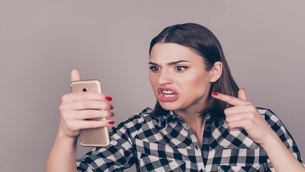 أدلة في "واتس آب" تكشف من حظرك على التطبيق!