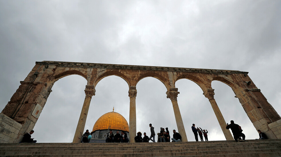القوات الإسرئيلية تعتقل فلسطينية بذريعة محاولتها تنفيذ عملية طعن
