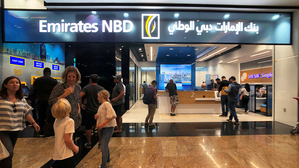 "بنك الإمارات دبي الوطني" يبيع حصة في شركة رعاية صحية عالمية