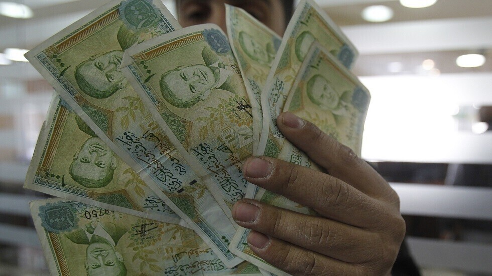 سوريا.. ضبط شركة ومحل في دمشق يتعامل أصحابهما بغير الليرة