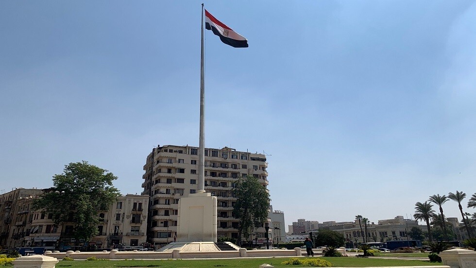 "خلية نحل" تنشط في ميدان التحرير وسط القاهرة