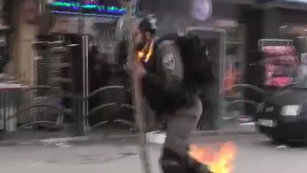 جندي إسرائيلي يحترق في الخليل بالأراضي الفلسطينية
