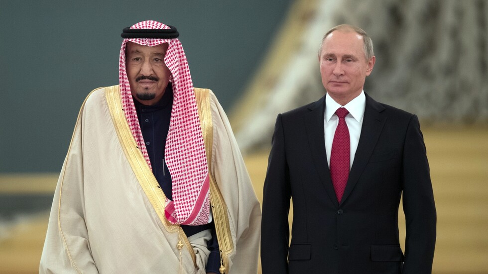 بوتين والملك سلمان يؤكدان استعدادهما لتنسيق الجهود بصيغة "أوبك +" لاستقرار السوق النفطية