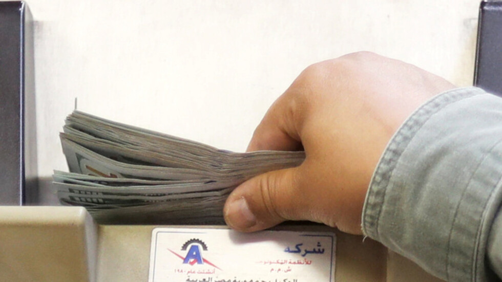تراجع سعر الدولار الأمريكي في مصر