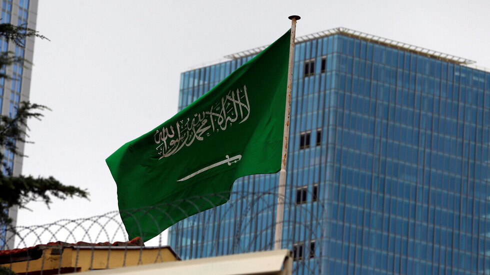 وزير الصحة السعودي يحسم الجدل حول 