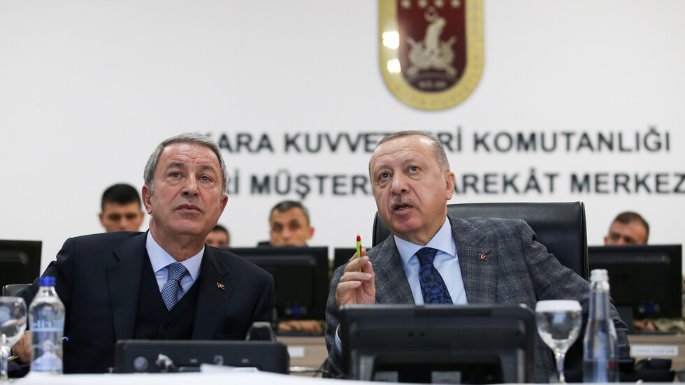 أردوغان يجري اجتماعا عاجلا مع وزير دفاعه إثر التصعيد في إدلب