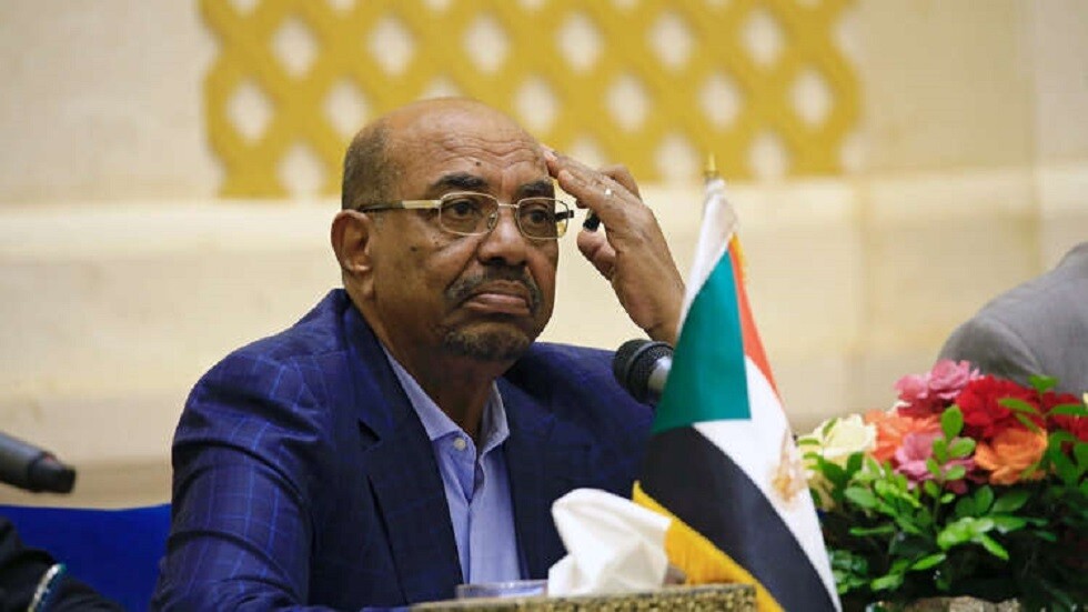 "رويترز": الرئيس السوداني السابق عمر البشير يرفض التعامل مع الجنائية الدولية ويصفها بالمسيسة