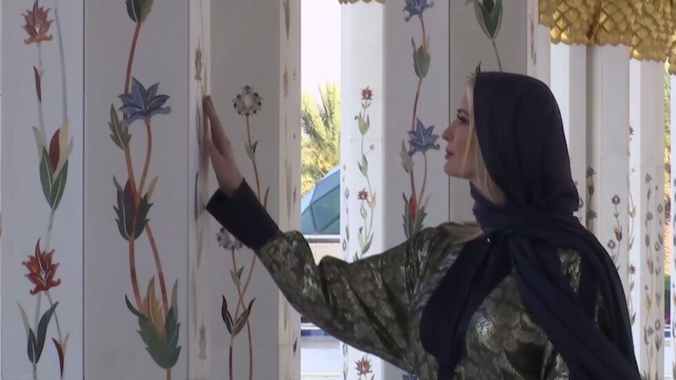 شاهد.. إيفانكا ترامب في جامع الشيخ زايد في أبوظبي