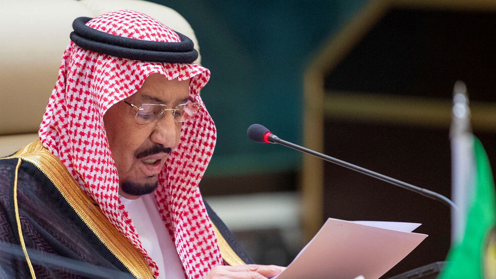 الملك سلمان يبحث تعزيز الحوار بين الأديان مع وفد يضم حاخاما