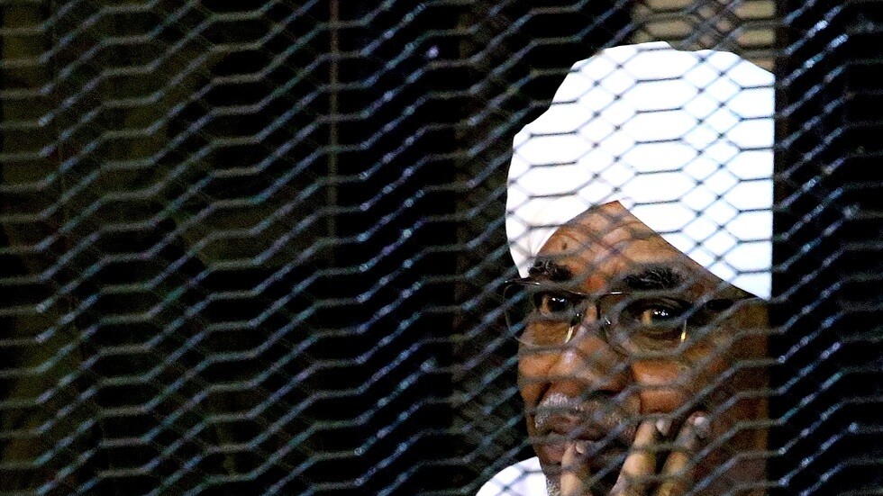إقالة عشرات الدبلوماسيين بالسودان بسبب صلاتهم بالبشير