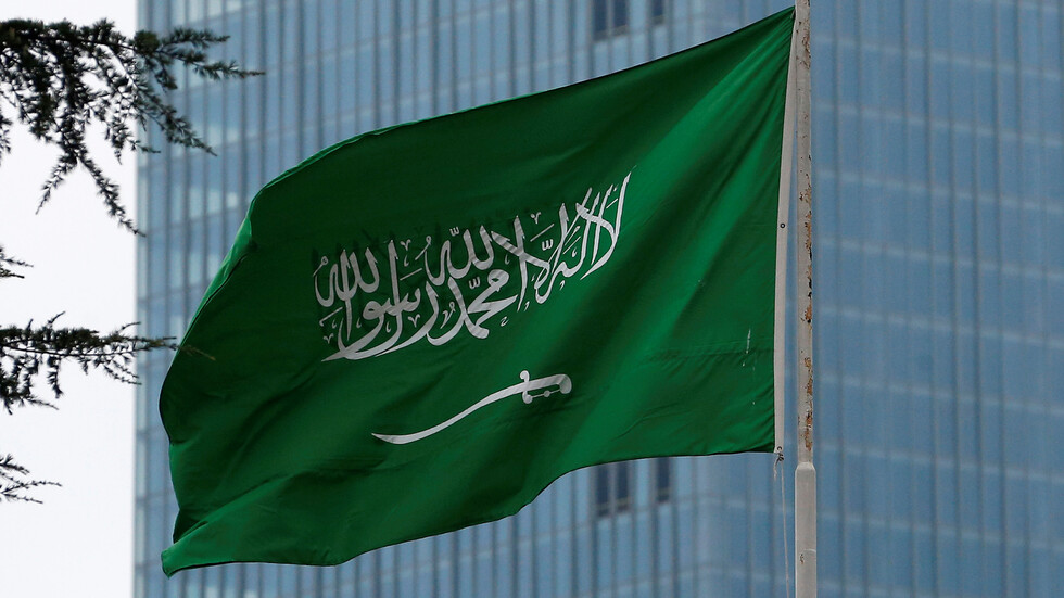 السعودية تعلن تسجيل أول إصابة بفيروس كورونا