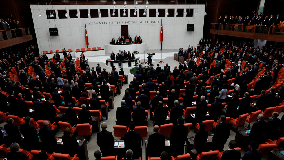 البرلمان التركي يعقد جلسة مغلقة حول إدلب