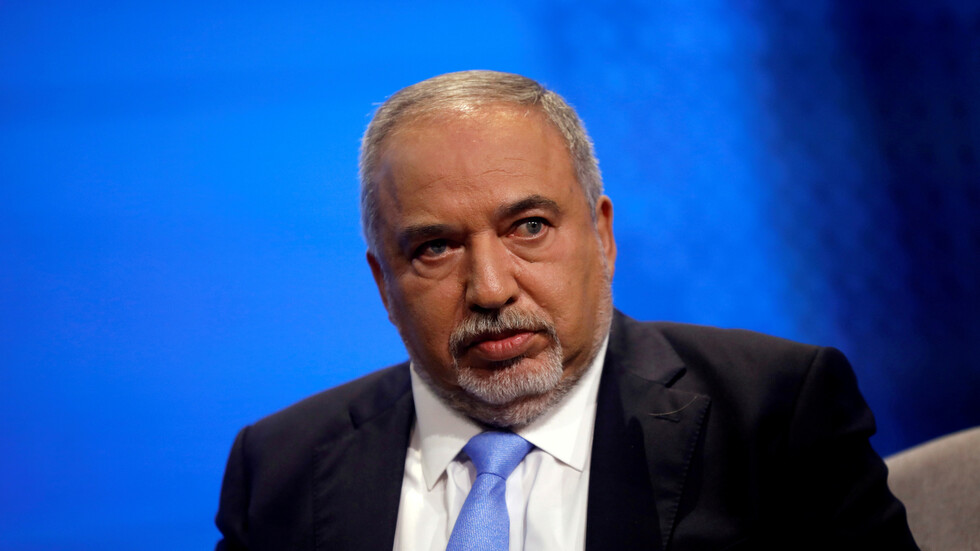 ليبرمان لنتنياهو: "هل أنت مجرد كاذب أم أن لك دافعا خفيا؟"