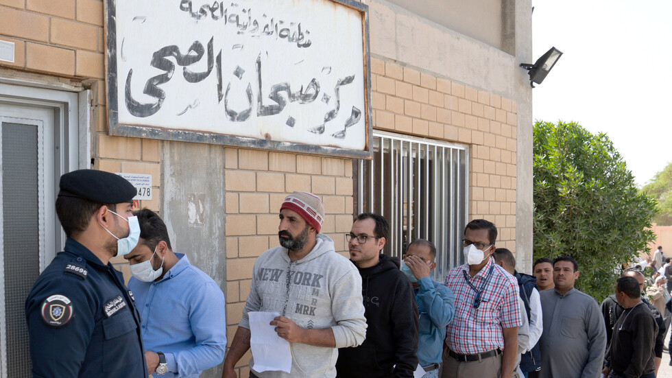 الصحة الكويتية تعلن ارتفاع عدد المصابين بـ