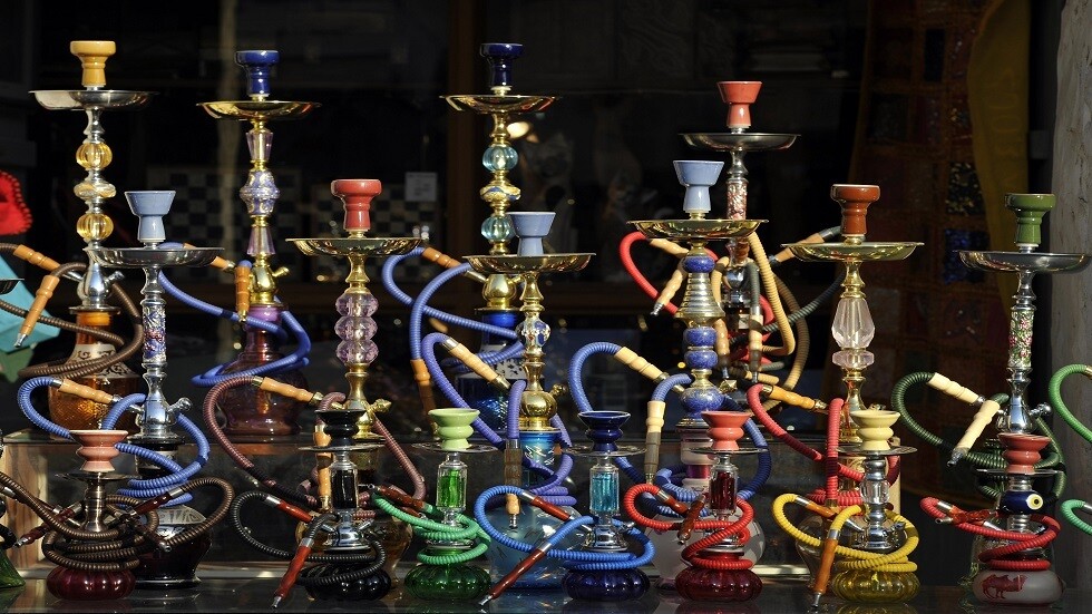 حرب رسمية على الشيشة ( النارجيلة) في الخليج بسبب كورونا