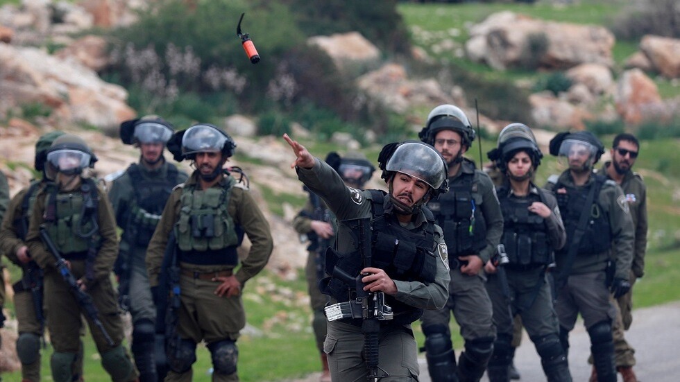 إسرائيل: الكشف عن شبكة جنود إسرائيليين وفلسطينيين لتهريب الأسلحة