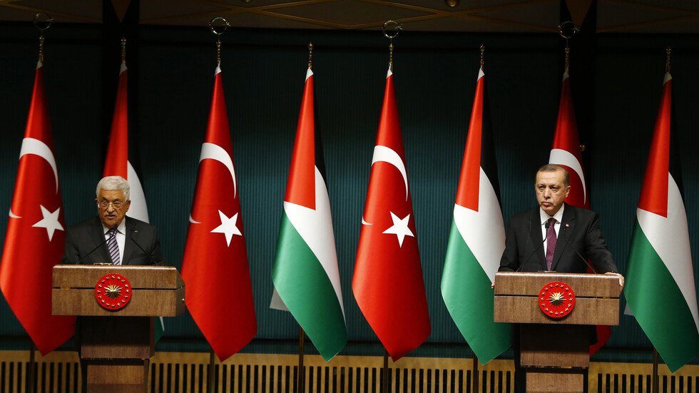 أردوغان يتعهد لعباس "بمواصلة تركيا دعمها لفلسطين في مكافحة كورونا"