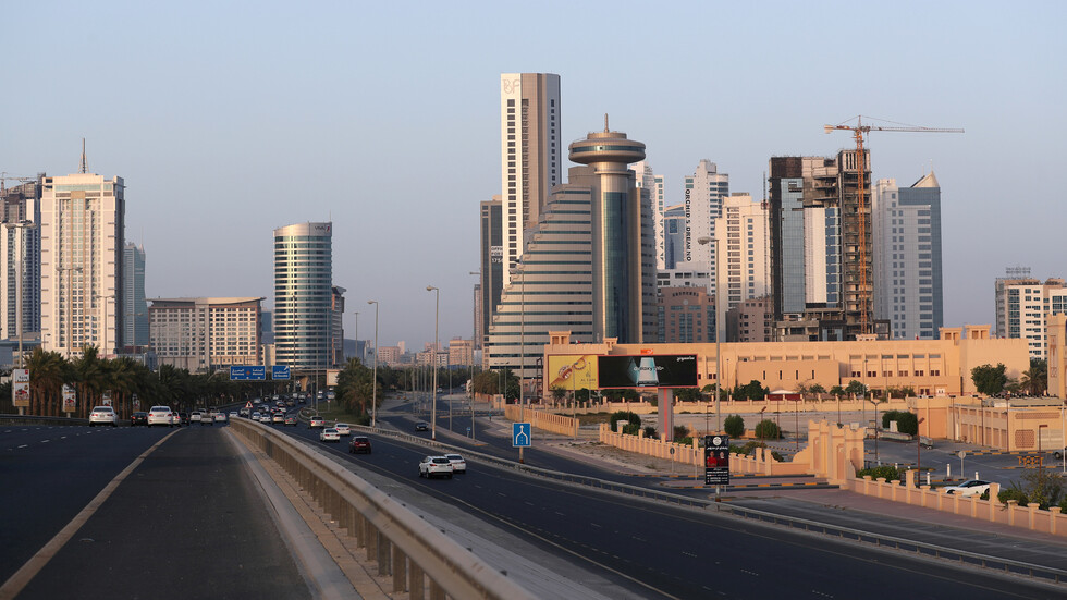 البحرين تعلق إقامة الصلوات الجماعية لمنع انتشار كورونا