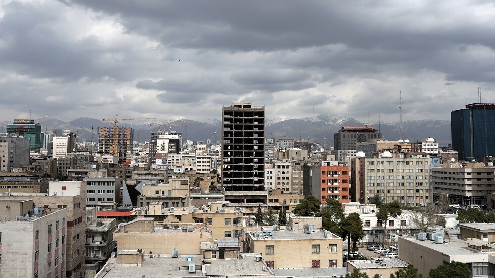 الجيش الإيراني يفتتح مشفى ميدانيا في طهران لمعالجة المصابين بـ"كورونا"