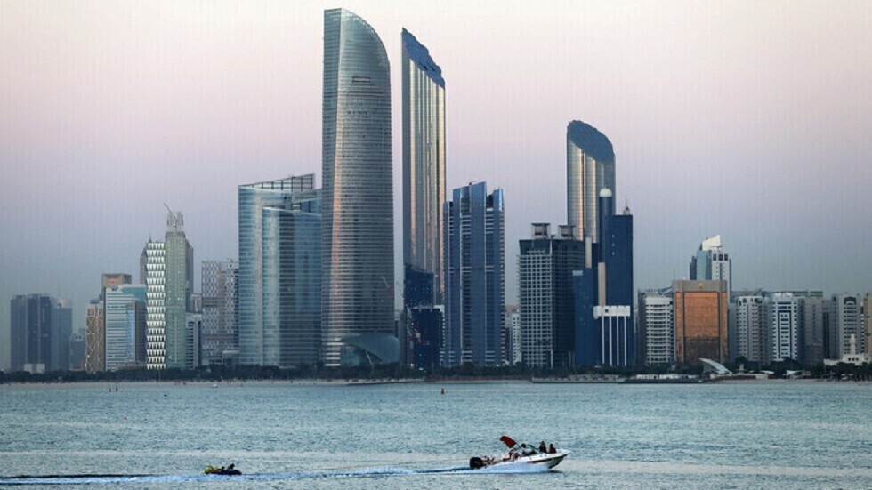 الإمارات تستثني 17 قطاعا من برنامج التعقيم الوطني