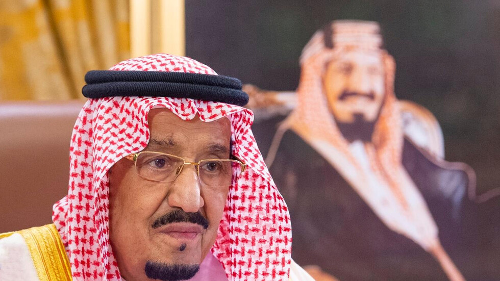 روايات عن سر ظهور صورة الملك المؤسس خلف العاهل السعودي بقمة الـ 20