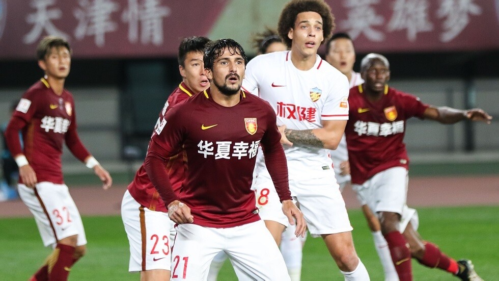 أعين العالم على الصين في مهمة العودة الصعبة إلى الملاعب