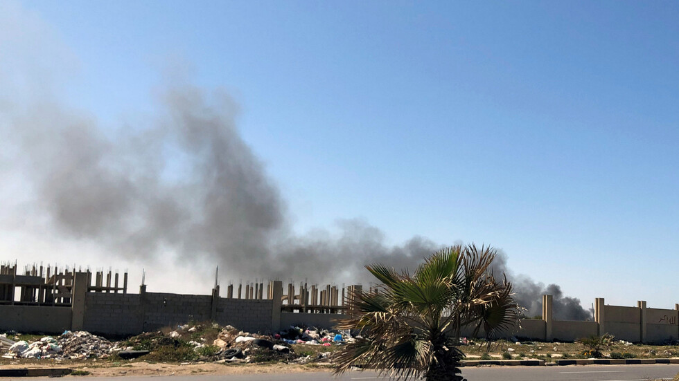 أنباء عن قصف سفينة حربية تركية مواقع إلى الغرب من العاصمة الليبية طرابلس
