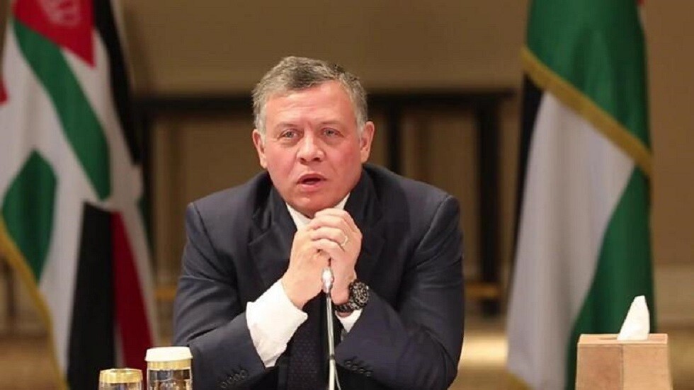 ملك الأردن يوجه بدراسة إمكانية التدرج في استئناف عمل القطاعات الإنتاجية