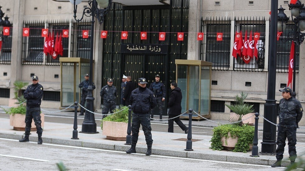 الداخلية التونسية: سنوجه تهمة القتل الخطأ لكل من ينقل عدوى كورونا ويتسبب في حالة وفاة