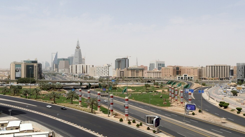السعودية.. تحقيق مع قاض بتهم الرشوة واستغلال النفوذ الوظيفي