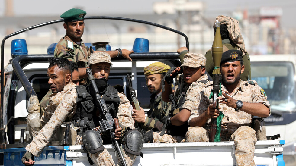 الحوثيون يرفضون هدنة التحالف.. "مجرد تدليس وتضليل"