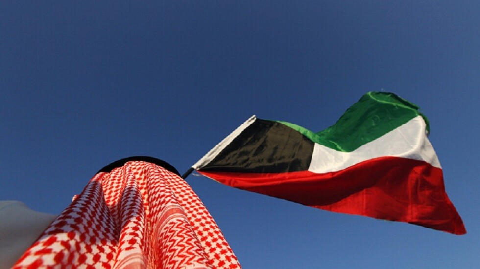 نواب يرحبون "سرا" بخفض الرواتب الكبيرة في الكويت