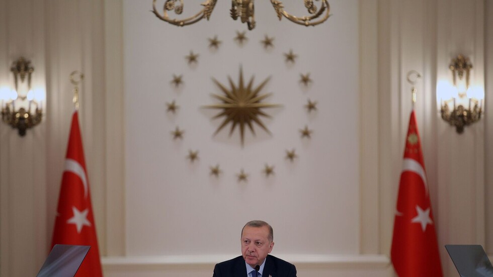 أردوغان يعلن حظر التجول يومي السبت والأحد القادمين