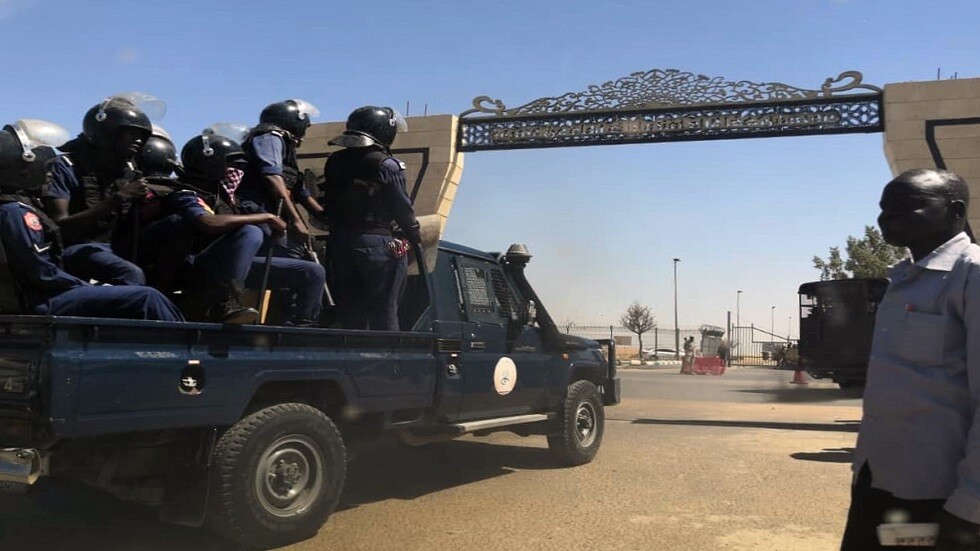 السودان.. الكشف عن قيود الحظر الكامل في الخرطوم ورواتب أبريل