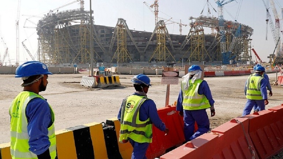 إصابات بكورونا وسط عمال مونديال قطر 2022