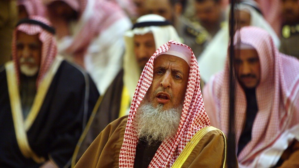 مفتي السعودية: صلاتا التراويح والعيد في البيوت إذا استمر كورونا
