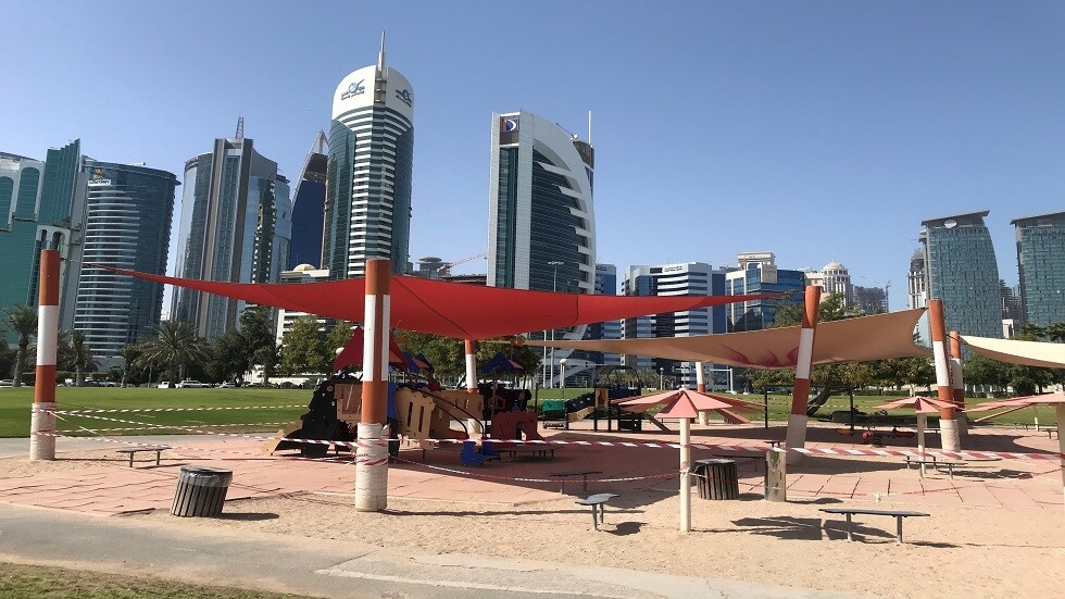 قطر تسجل 560 إصابة جديدة بفيروس كورونا