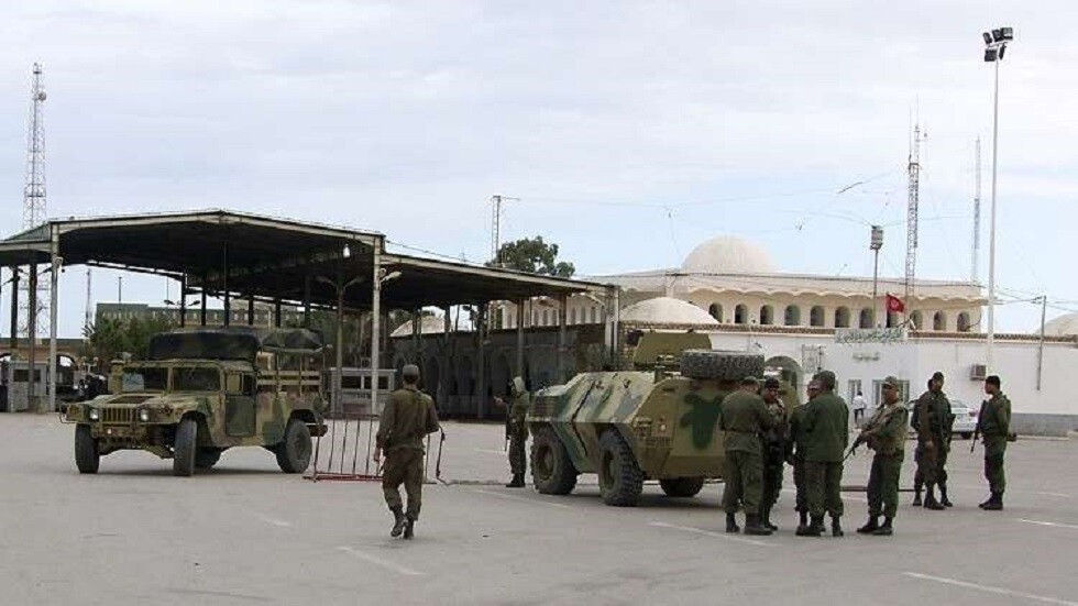 تونس.. وزارة الداخلية تنفي اقتحام عالقين للمعبر الحدودي مع ليبيا