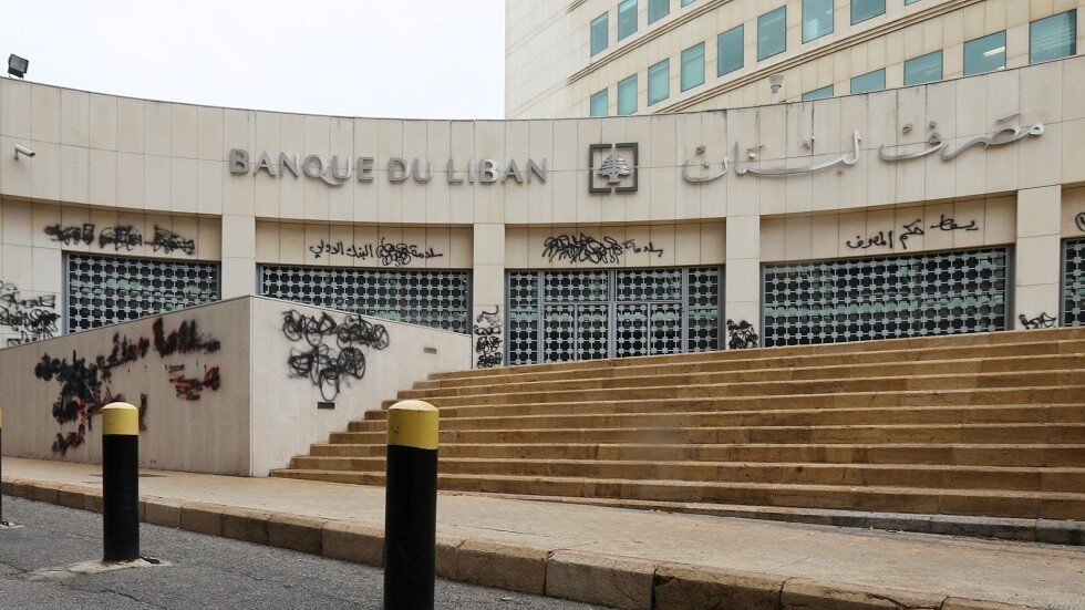 بنوك لبنان ستصرف الدولارات بالليرة 