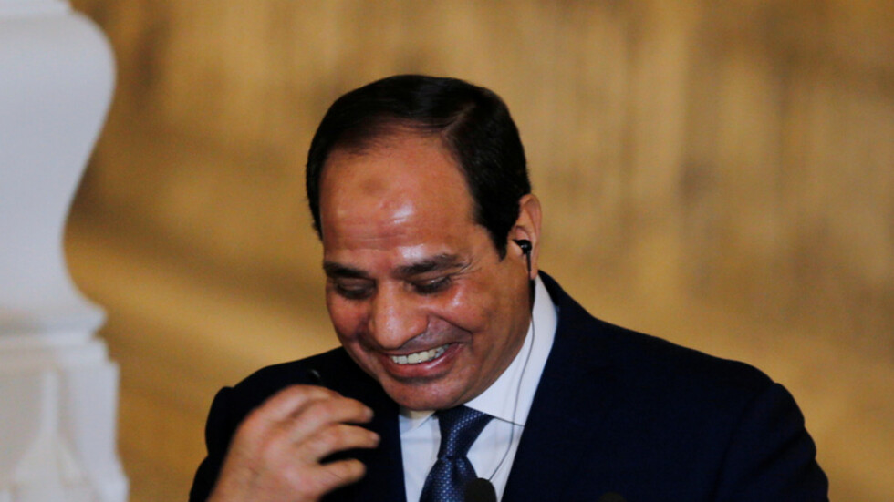 السيسي يرد على لواء بالجيش المصري بخصوص ميدان "رابعة"