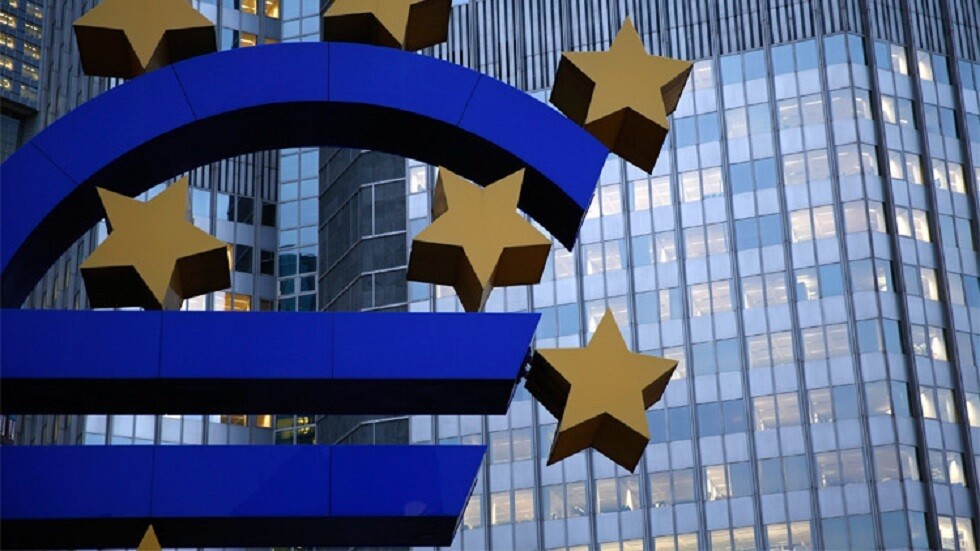 معنويات المستهلكين في منطقة اليورو تهبط إلى ناقص 22.7 في شهر أبريل